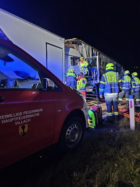 Schwerer LKW-Auffahrunfall auf der A10 bei Villach – eine Person verletzt (Bild 2)